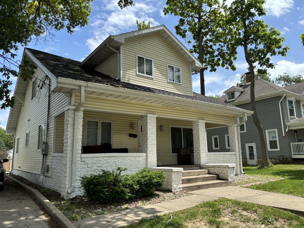 1023 S 4th St